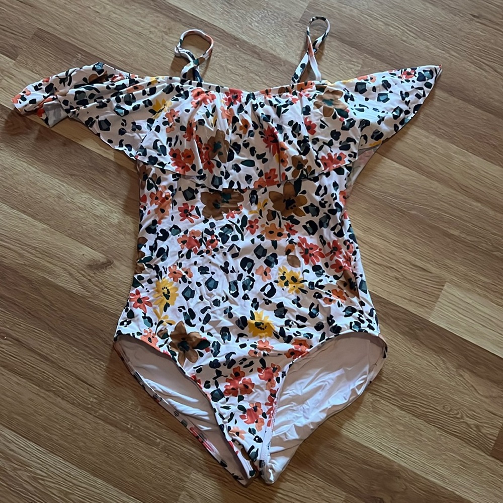 Floral one piece🌸